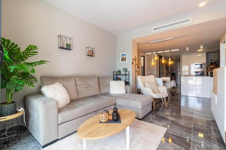 Apartamento en venta en Orihuela Costa, Villamartín-Las Filipinas photo 0