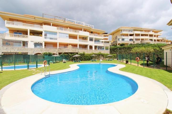 Apartamento en venta en Fuengirola, Carvajal photo 0