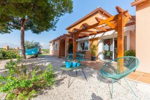 Chalet en venta en Busot photo 0