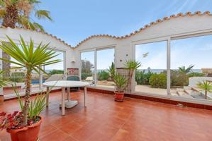 Chalet en venta en El Campello photo 0