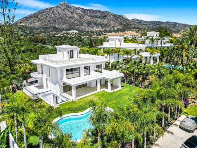 Chalet en venta en Marbella, Marbella, Golden Mile photo 0