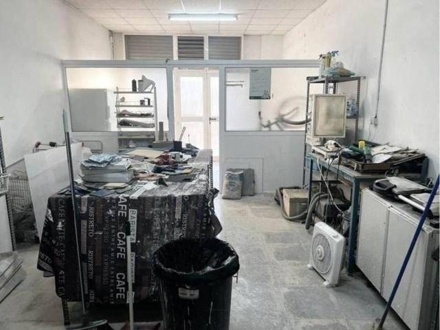 Local comercial en venta en Cornellà de Llobregat, Riera photo 0