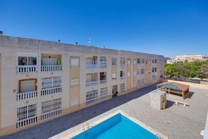 Piso en venta en Torrevieja, Baix Segura photo 0