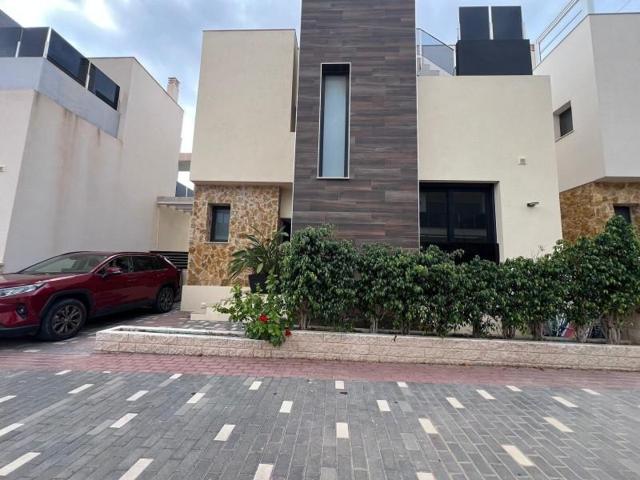 Chalet en venta en Orihuela Costa photo 0