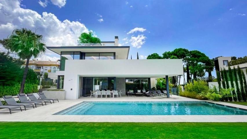 Chalet en venta en Marbella, Golden Mile photo 0