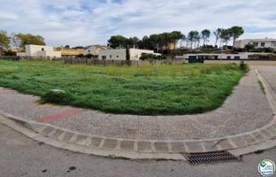 Terreno en venta en Garriguella photo 0