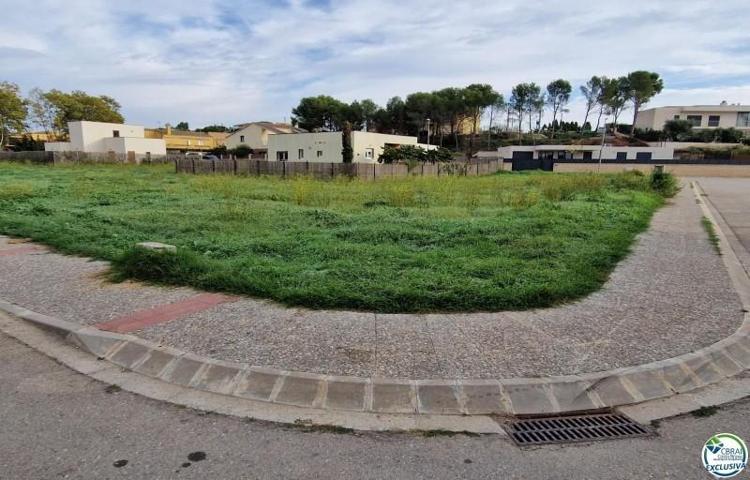 Terreno en venta en Garriguella photo 0