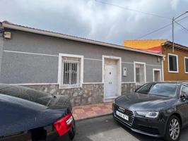 Chalet en venta en Jacarilla photo 0