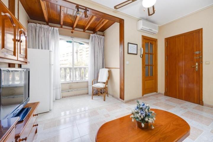 Apartamento en venta en Torrevieja photo 0