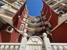 Apartamento en venta en Torrevieja, Playa de los Locos photo 0