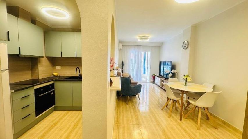 Apartamento en venta en Torrevieja photo 0