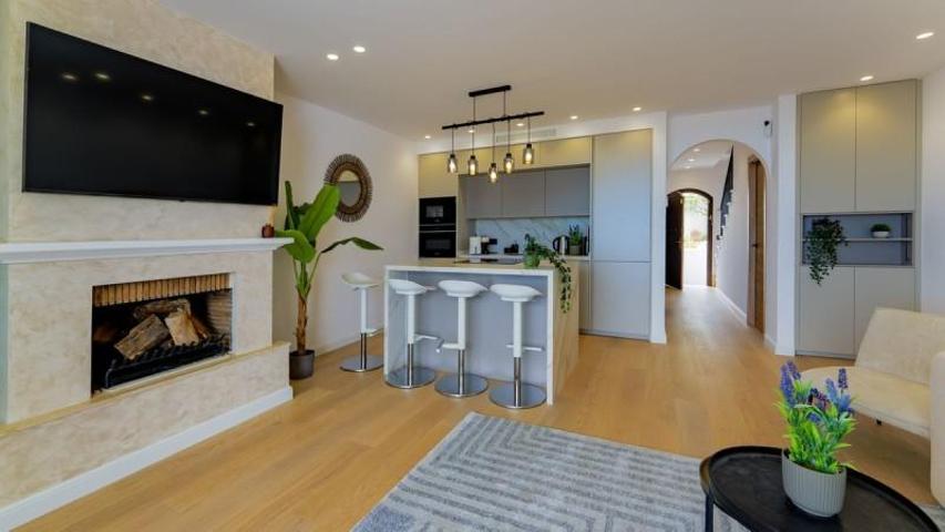 Casas de pueblo en venta en Benahavís, Los Arqueros photo 0