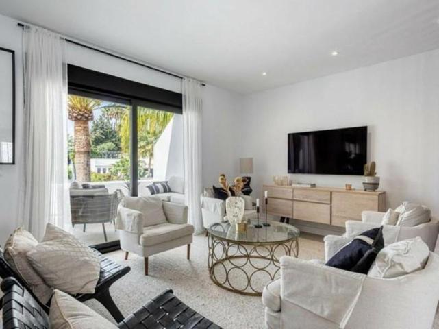 Aticos en venta en Marbella, Nueva Andalucia photo 0