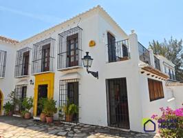 Adosada en venta en Marbella, Costa del Sol Occidental-Área de Marbella photo 0