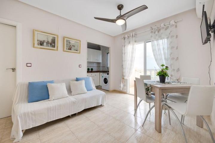 Piso en venta en Torrevieja, Baix Segura photo 0