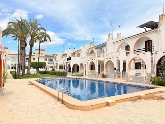 Adosada en venta en Torrevieja photo 0