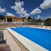 Casa con terreno en venta en Yecla photo 0