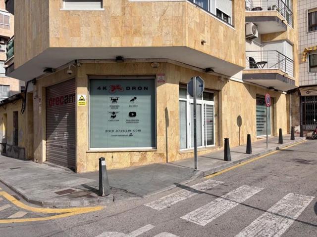 Local comercial en venta en Torrevieja, Baix Segura photo 0