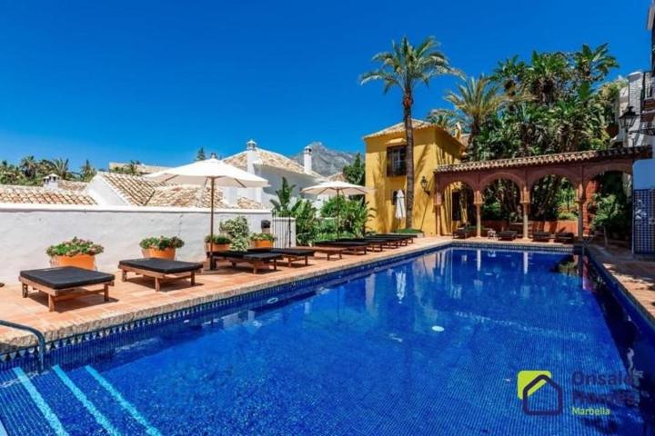 Adosada en alquiler en Marbella, Costa del Sol Occidental-Área de Marbella photo 0