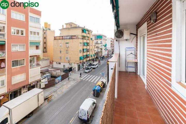 Piso en venta en Granada, Zaidin photo 0