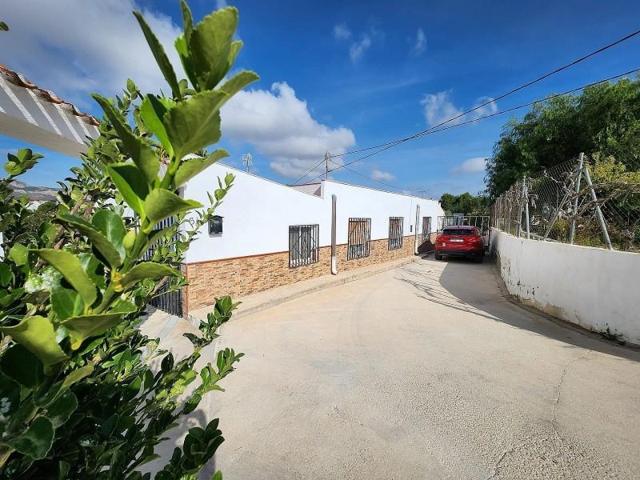 Chalet en venta en Sax photo 0