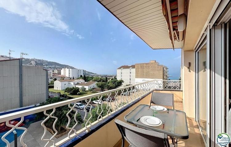 Apartamento en venta en Roses photo 0
