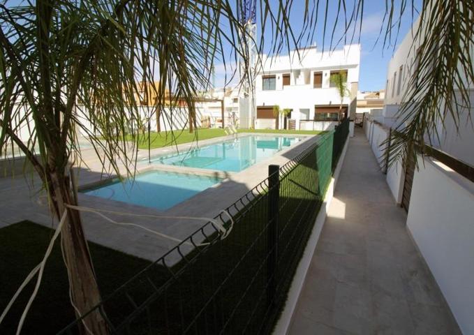 Adosada en venta en Pilar de la Horadada photo 0