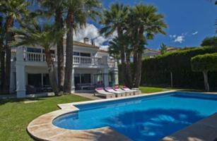 Chalet en alquiler en Marbella, Nueva Andalucia - Parcelas del Golf photo 0