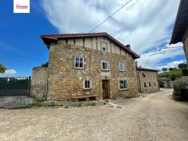Casa en venta en Medina de Pomar, La riba photo 0