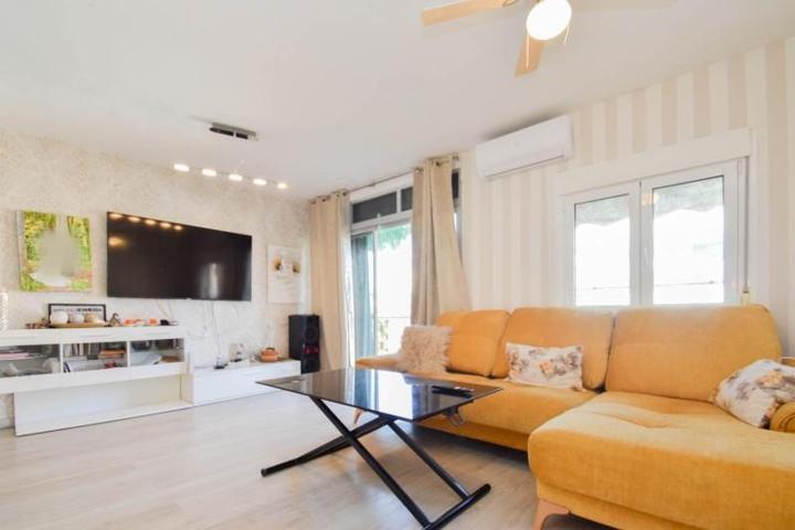 Piso en venta en Granada, Zaidin photo 0