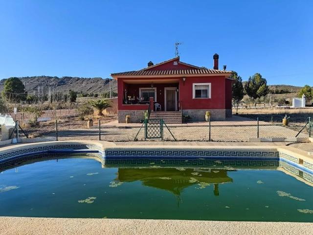 Casa con terreno en venta en Yecla photo 0