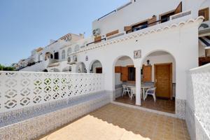 Adosada en venta en Torrevieja photo 0