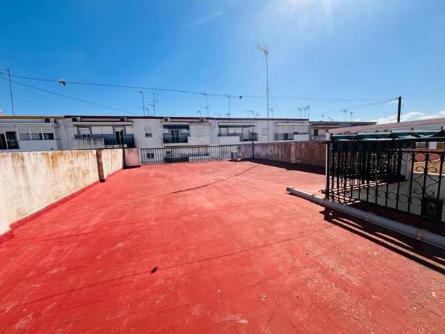 Casa en venta en Alcalá de Guadaira, Santa Lucia photo 0