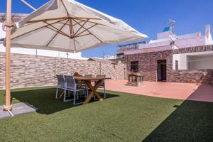 Casa en venta en Alcalá de Guadaira, Santa Lucia photo 0