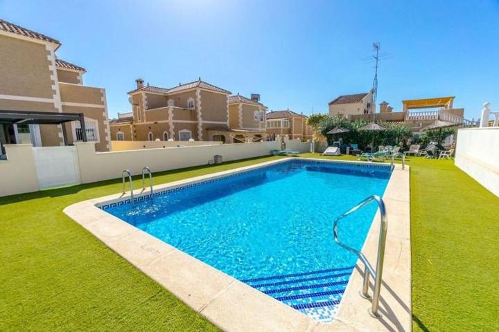 Adosada en venta en Orihuela Costa photo 0