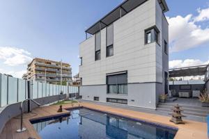 Casa en venta en Granada, Parque Lagos photo 0
