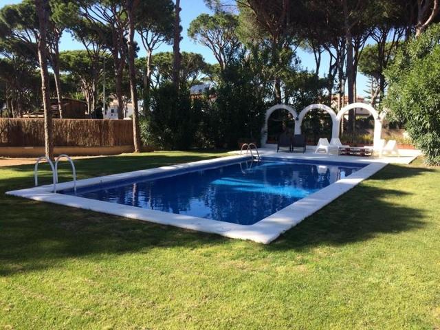 Chalet en venta en Chiclana de la Frontera, Ctra. Playa de la Barrosa photo 0