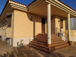 Chalet en venta en Yecla photo 0
