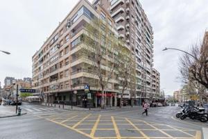 Local comercial en venta en Granada, Constitucion photo 0