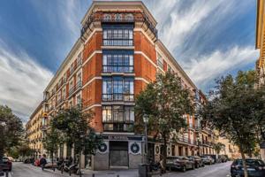 Apartamento en venta en Madrid, Cortes photo 0