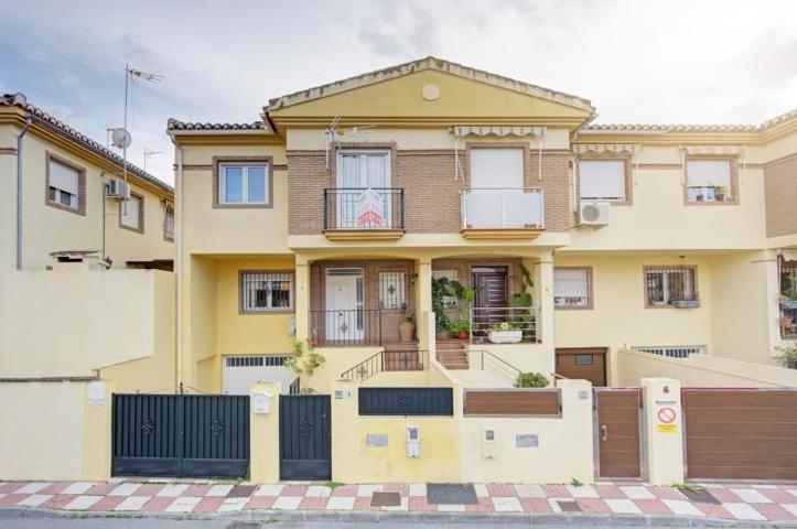 Adosada en venta en Armilla, Centro Salud photo 0