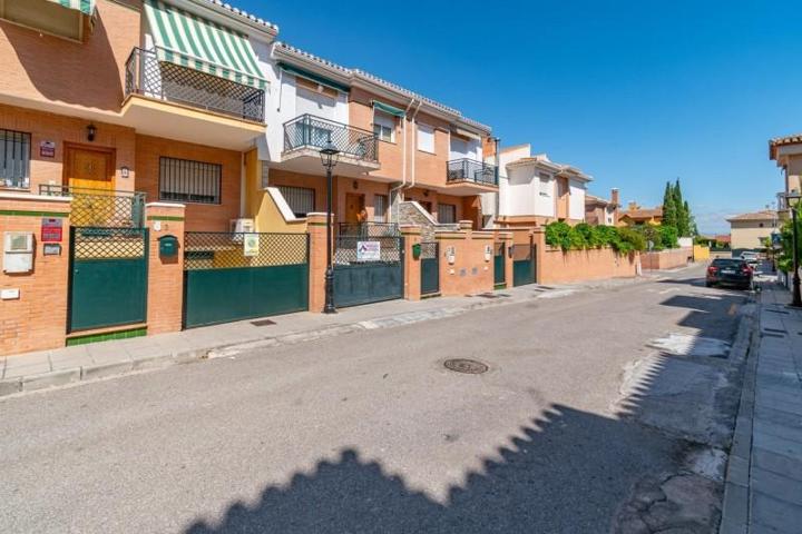 Adosada en venta en Ogíjares, Zona metropolitana photo 0