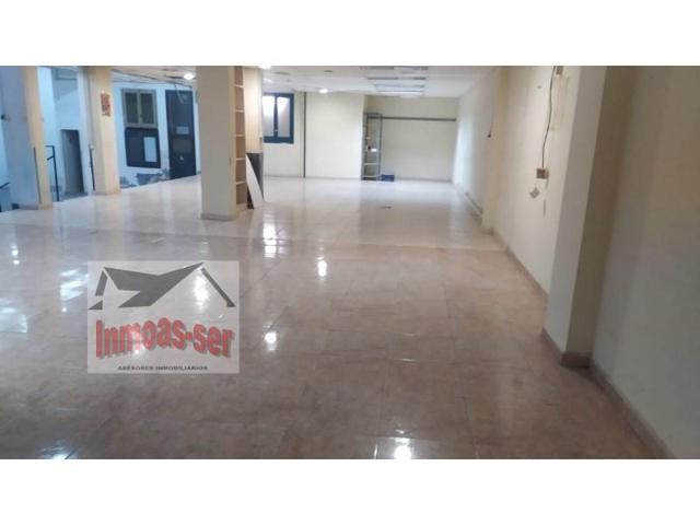 Local comercial en venta en Barcelona, El Guinardó photo 0