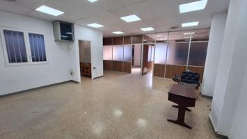 Local comercial en alquiler en Badalona, La Morera photo 0