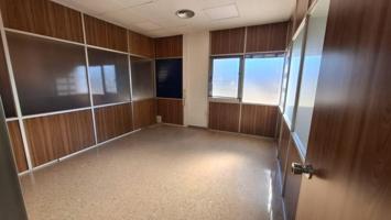 Local comercial en alquiler en Badalona, La Morera photo 0