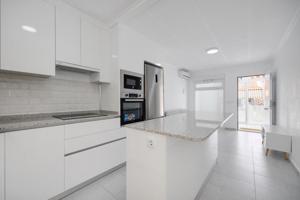 Adosada en venta en Torrevieja photo 0