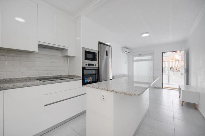 Adosada en venta en Torrevieja photo 0