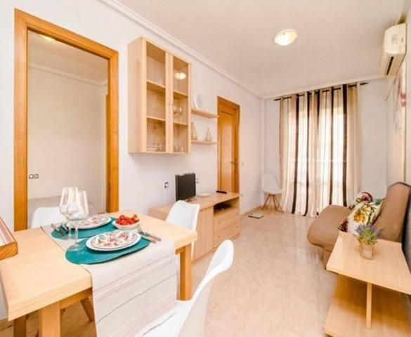 Apartamento en venta en Torrevieja photo 0
