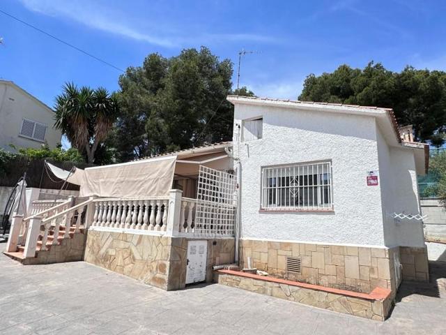 Chalet en venta en Segur de Calafell, Centro photo 0