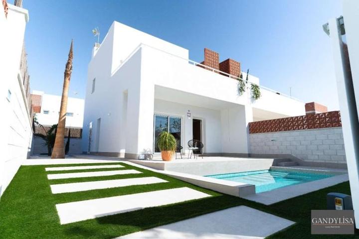 Chalet en venta en Alicante photo 0